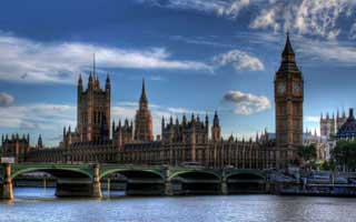 99tk图库app相关骗局复盘：他们最爱利用的心理是权威崇拜：这三点先记住